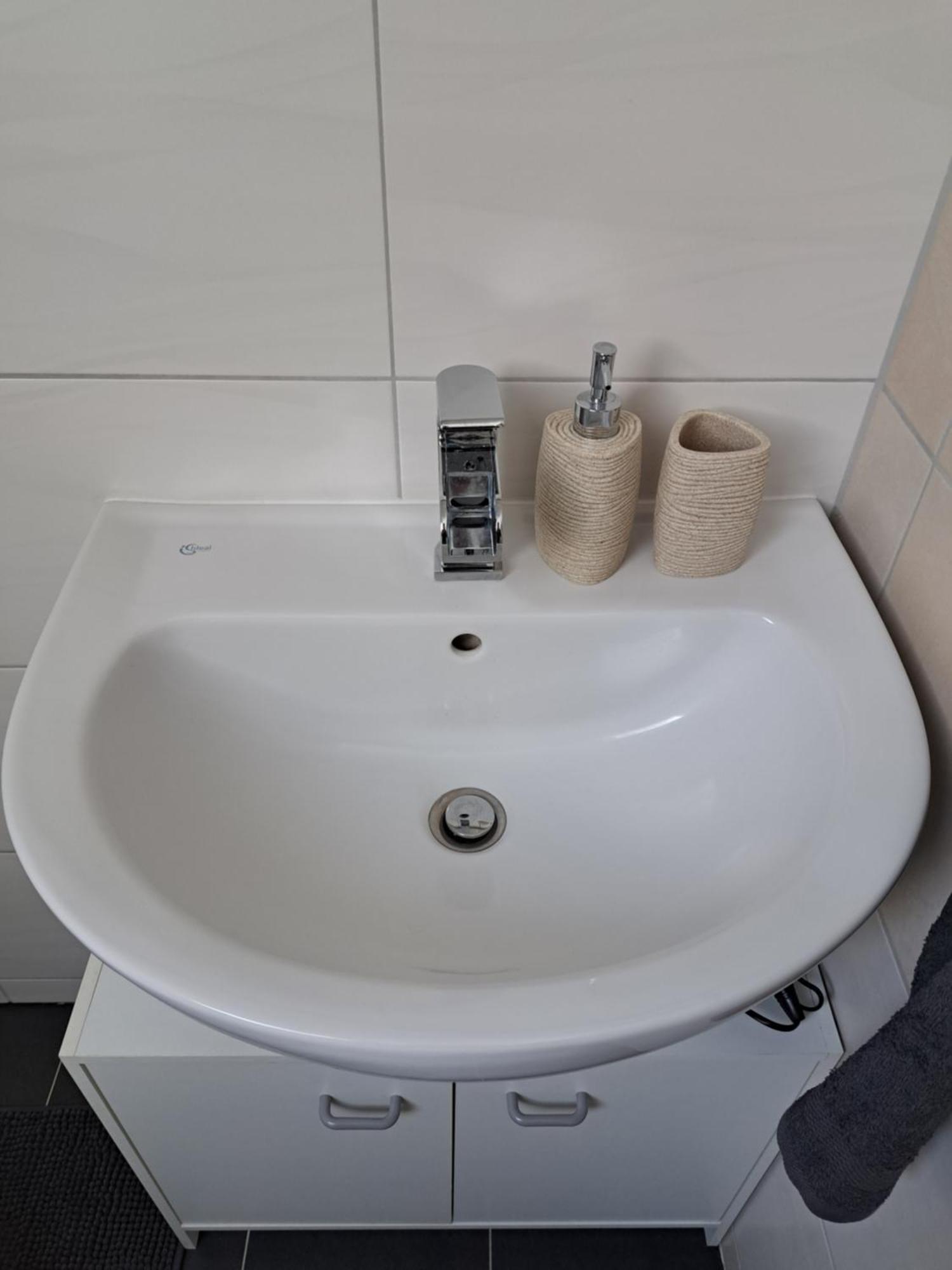 Wunderschoenes 2 Zimmer Apartment Inkl. Parkplatz Asbach  Buitenkant foto